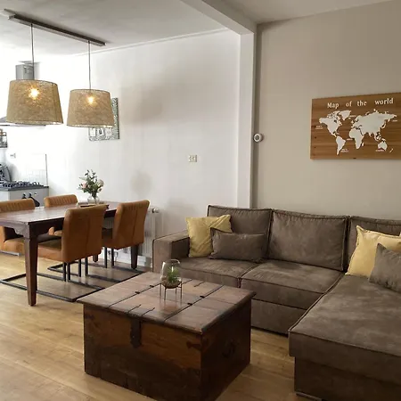 Zijperweg Vlakbij Zee, En Bos *